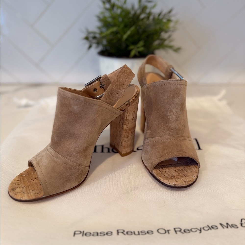 Gianvito Rossi Mule Heels Beige 37